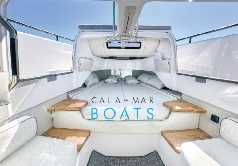 Alquiler de barcos en ibiza axopar37suntop desde Santa Eulalia del Rio. Nuestro alquiler de barcos en Ibiza te ofrece la oportunidad de explorar las costas más hermosas de la isla. ¡Reserva ahora y vive una experiencia inolvidable!