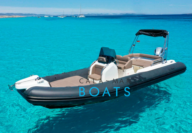 Alquiler de barcos en ibiza BSC 78 Ebony desde Santa Eulalia del Rio. Descubre Ibiza desde una perspectiva diferente con nuestro alquiler de barcos. Una experiencia única para tus vacaciones en la isla.