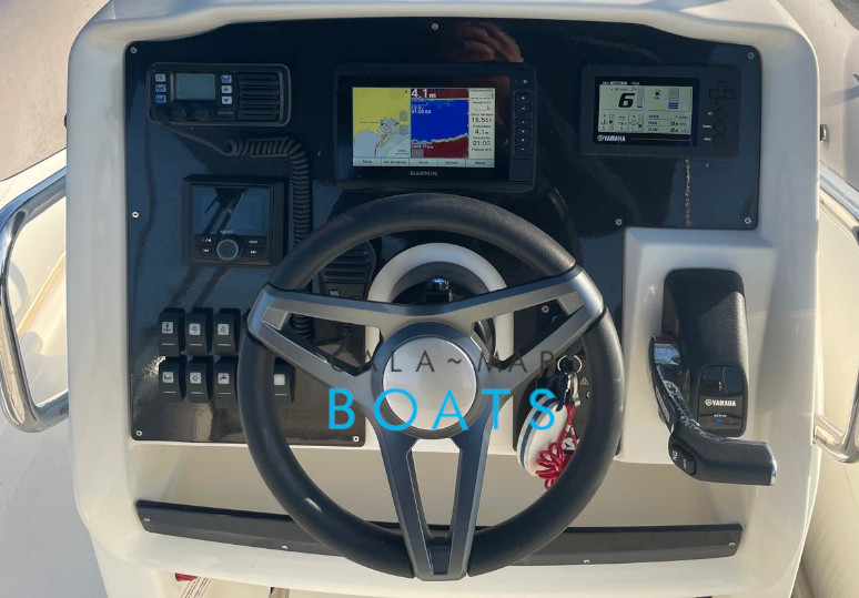 Alquiler de barcos en ibiza BSC78CLASSIC desde Santa Eulalia del Rio. Descubre Ibiza desde el mar con nuestra flota de barcos de alta calidad. Ofrecemos un servicio excepcional para que tus vacaciones sean inolvidables.