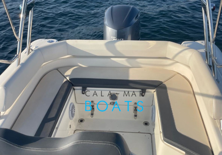 Alquiler de barcos en ibiza BSC78CLASSIC desde Santa Eulalia del Rio. ¿Quieres disfrutar de un día inolvidable en Ibiza? Alquila uno de nuestros barcos y descubre las maravillas que ofrece la isla.