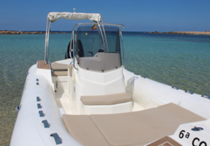 Alquiler de barcos en ibiza Torpedo desde Santa Eulalia del Rio. Descubre Ibiza desde el mar con nuestra flota de barcos de alta calidad. Ofrecemos un servicio excepcional para que tus vacaciones sean inolvidables.