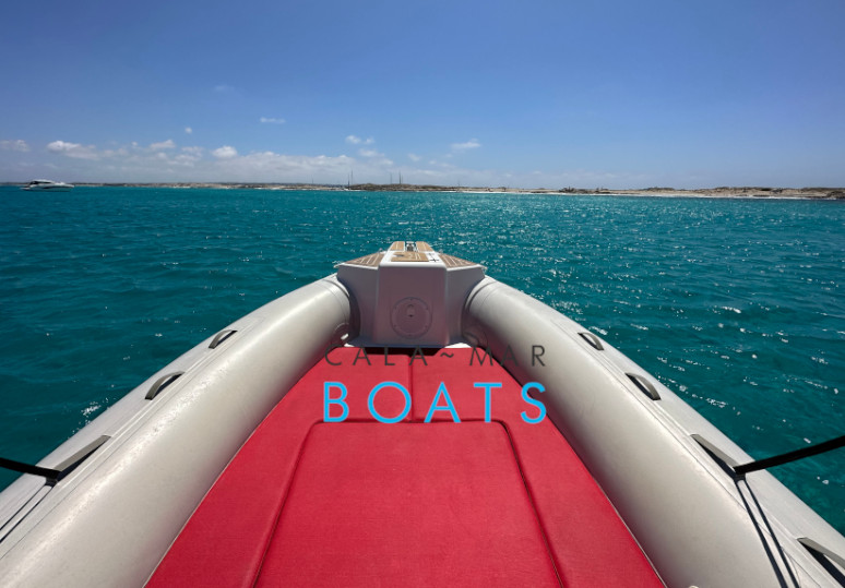 Alquiler de barcos en ibiza ZAFIRO desde Santa Eulalia del Rio. Descubre Ibiza desde el mar con nuestra flota de barcos de alta calidad. Ofrecemos un servicio excepcional para que tus vacaciones sean inolvidables.
