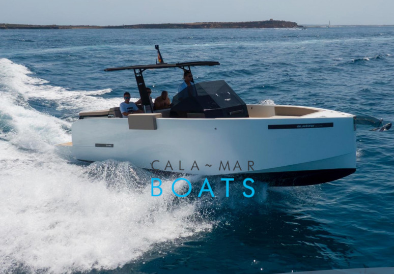 Alquiler de barcos en ibiza DEANTONIOD28 desde Santa Eulalia del Rio. Descubre Ibiza desde una perspectiva diferente con nuestro alquiler de barcos. Una experiencia única para tus vacaciones en la isla.