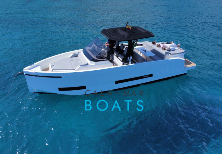 Alquiler de barcos en ibiza DEANTONIOD32 desde Santa Eulalia del Rio. Descubre Ibiza desde una perspectiva diferente con nuestro alquiler de barcos. Una experiencia única para tus vacaciones en la isla.