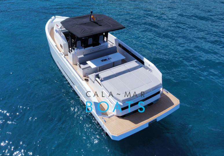 Alquiler de barcos en ibiza DEANTONIOD32 desde Santa Eulalia del Rio. Alquila un barco con nosotros y navega por las aguas cristalinas de Ibiza. Tenemos una gran selección de embarcaciones para satisfacer tus necesidades.