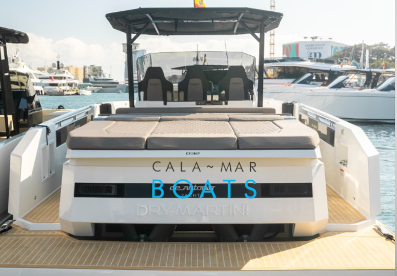 Alquiler de barcos en ibiza DEANTONIOD32 desde Santa Eulalia del Rio. Descubre Ibiza desde el mar con nuestra flota de barcos de alta calidad. Ofrecemos un servicio excepcional para que tus vacaciones sean inolvidables.