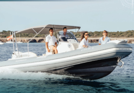 Alquiler de barcos en ibiza Jocker Clubman24 IBI desde Santa Eulalia del Rio. Descubre Ibiza desde una perspectiva diferente con nuestro alquiler de barcos. Una experiencia única para tus vacaciones en la isla.