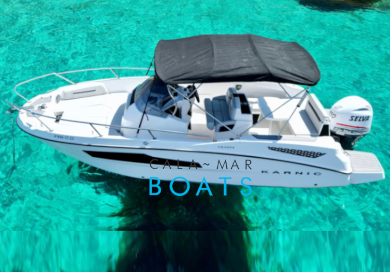 Alquiler de barcos en ibiza LITTLE TANIT desde Santa Eulalia del Rio. Descubre Ibiza desde una perspectiva diferente con nuestro alquiler de barcos. Una experiencia única para tus vacaciones en la isla.