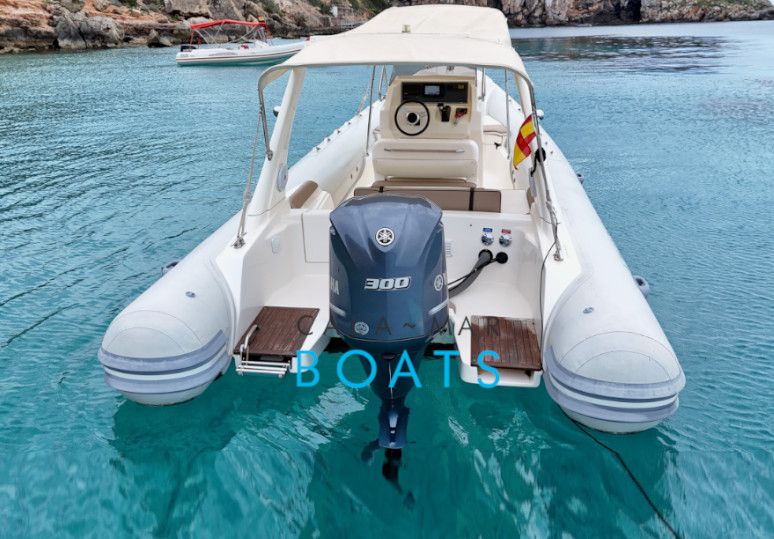 Alquiler de barcos en ibiza EXPERIENCE VI desde Santa Eulalia del Rio. Nuestro alquiler de barcos en Ibiza te ofrece la oportunidad de explorar las costas más hermosas de la isla. ¡Reserva ahora y vive una experiencia inolvidable!