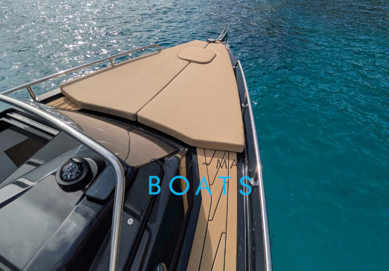 Alquiler de barcos en ibiza NINJA BONITA desde Santa Eulalia del Rio. ¿Quieres disfrutar de un día inolvidable en Ibiza? Alquila uno de nuestros barcos y descubre las maravillas que ofrece la isla.
