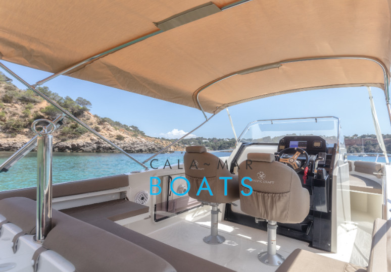 Alquiler de barcos en ibiza PARADIS desde Santa Eulalia del Rio. Nuestro alquiler de barcos en Ibiza te ofrece la oportunidad de explorar las costas más hermosas de la isla. ¡Reserva ahora y vive una experiencia inolvidable!
