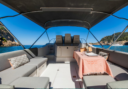 Alquiler de barcos en ibiza BYZANCE desde Santa Eulalia del Rio. Alquila un barco con nosotros y navega por las aguas cristalinas de Ibiza. Tenemos una gran selección de embarcaciones para satisfacer tus necesidades.
