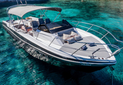 Alquiler de barcos en ibiza BYZANCE desde Santa Eulalia del Rio. Descubre Ibiza desde una perspectiva diferente con nuestro alquiler de barcos. Una experiencia única para tus vacaciones en la isla.