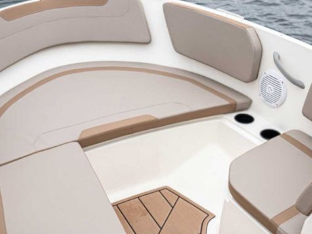 Alquiler de barcos en ibiza BRO desde Santa Eulalia del Rio. Descubre Ibiza desde el mar con nuestra flota de barcos de alta calidad. Ofrecemos un servicio excepcional para que tus vacaciones sean inolvidables.