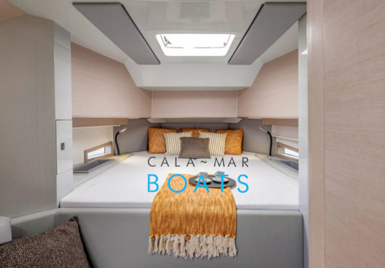 Alquiler de barcos en ibiza sacsrebel40 desde Santa Eulalia del Rio. Nuestro alquiler de barcos en Ibiza te ofrece la oportunidad de explorar las costas más hermosas de la isla. ¡Reserva ahora y vive una experiencia inolvidable!