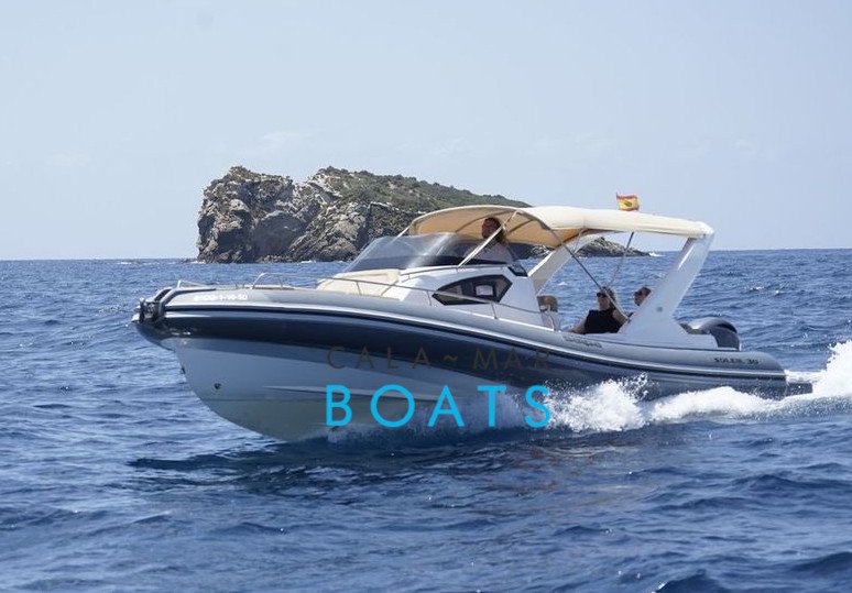 Alquiler de barcos en ibiza EXUMA desde Santa Eulalia del Rio. Descubre Ibiza desde una perspectiva diferente con nuestro alquiler de barcos. Una experiencia única para tus vacaciones en la isla.