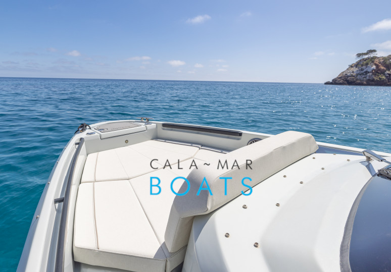Alquiler de barcos en ibiza SAXDOR270GTO desde Santa Eulalia del Rio. Descubre Ibiza desde el mar con nuestra flota de barcos de alta calidad. Ofrecemos un servicio excepcional para que tus vacaciones sean inolvidables.