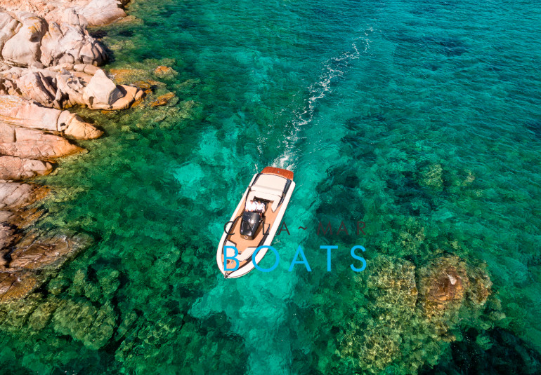 Alquiler de barcos en ibiza LILI desde Santa Eulalia del Rio. Descubre Ibiza desde el mar con nuestra flota de barcos de alta calidad. Ofrecemos un servicio excepcional para que tus vacaciones sean inolvidables.