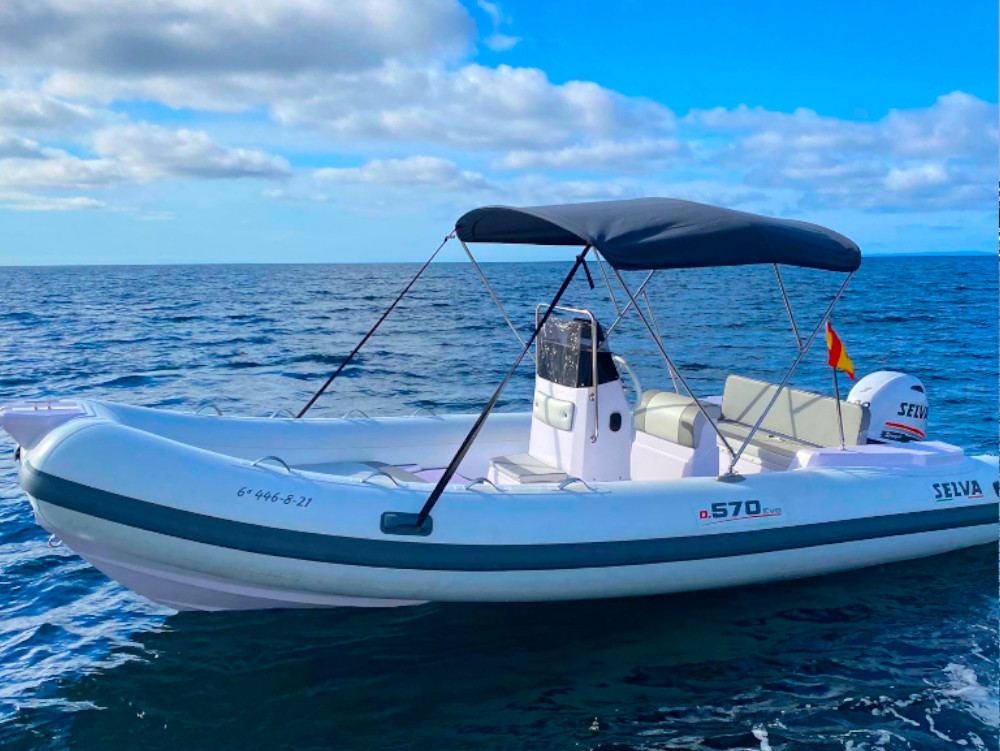 Alquiler de barco selva 570 en Eulalia en Ibiza para llegar a  Cala Boix