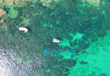 Alquilar barco sin titulación en Ibiza para llegar a la Cala Pou des Lleo