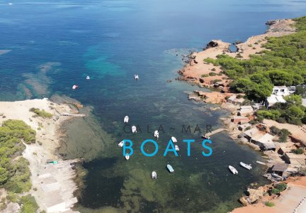 Alquilar desde Santa Eulalia un barco para llegar a la Cala Pou des Lleo